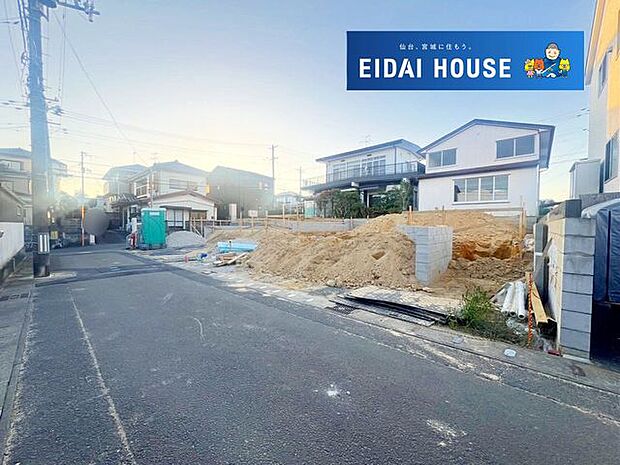 前面道路含む外観