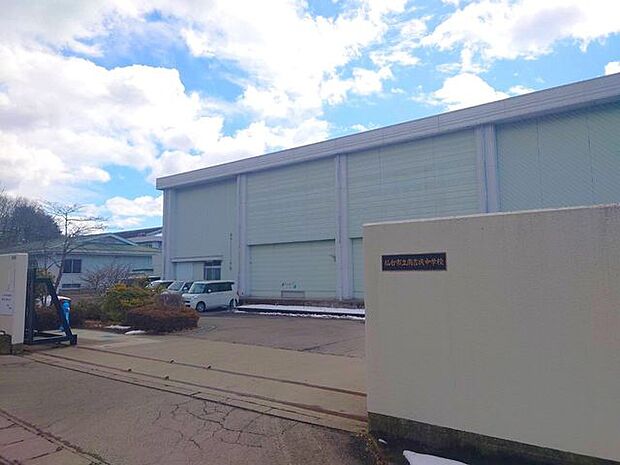 仙台市立南吉成中学校 徒歩25分。 1990m