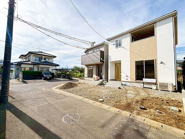 前面道路含む外観