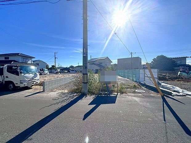 前面道路含む外観