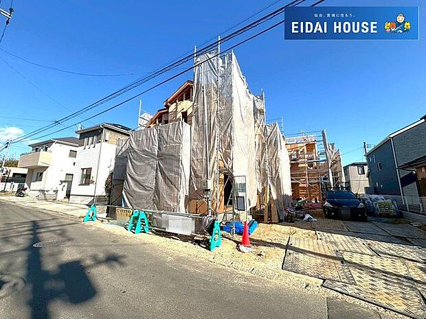 前面道路含む外観