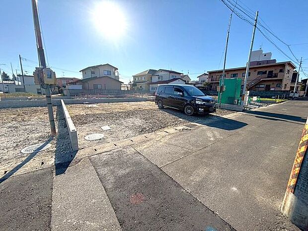 前面道路含む外観