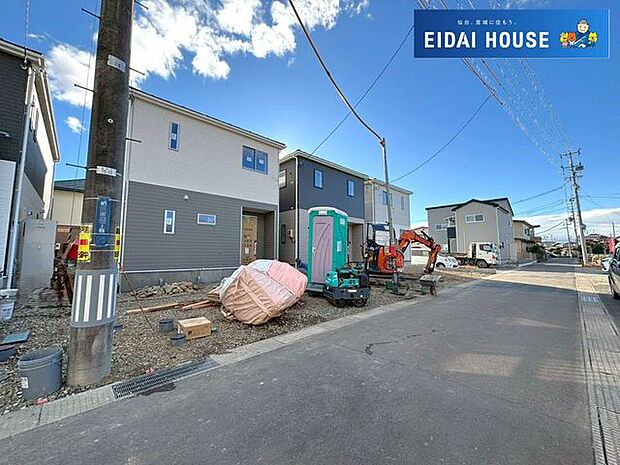 前面道路含む外観