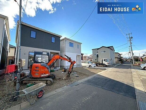 前面道路含む外観