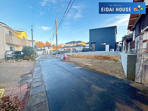 前面道路含む外観