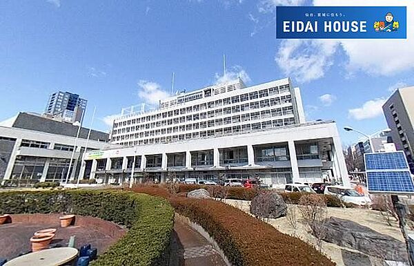 仙台市役所 徒歩14分。 1050m