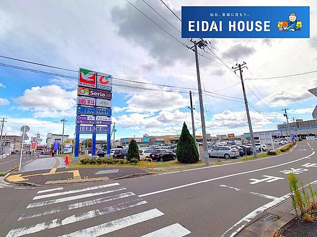 ゼライスタウン 徒歩22分。 1720m