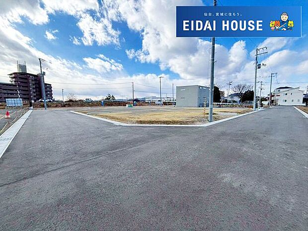 前面道路含む外観