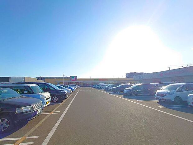 ヨークベニマル富沢西店 徒歩17分。 1320m