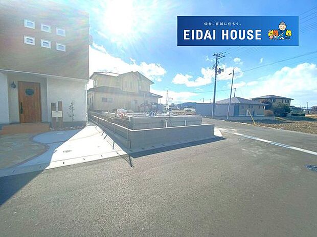 前面道路含む外観