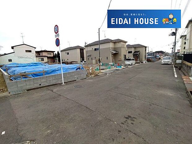 前面道路含む外観