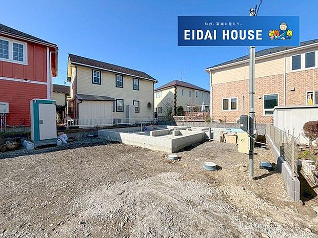 前面道路含む外観