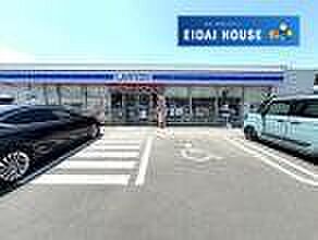 ローソン角田田町店 徒歩8分。 590m