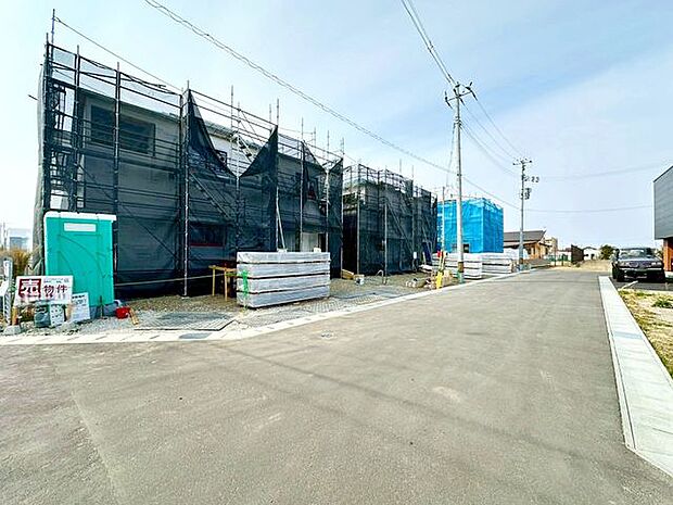 前面道路含む外観