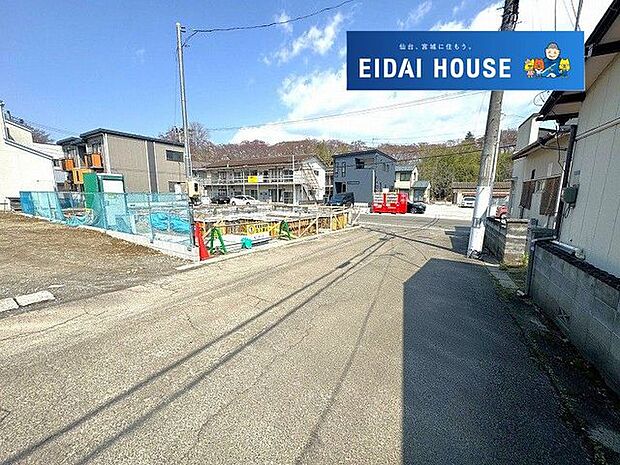 前面道路を含む外観