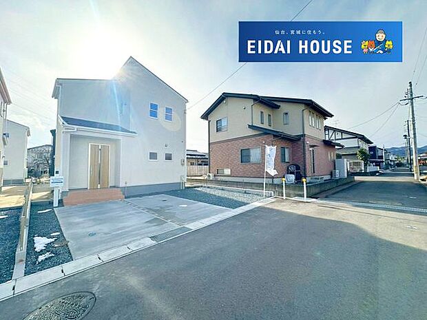前面道路含む外観