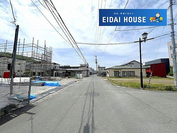 前面道路含む外観