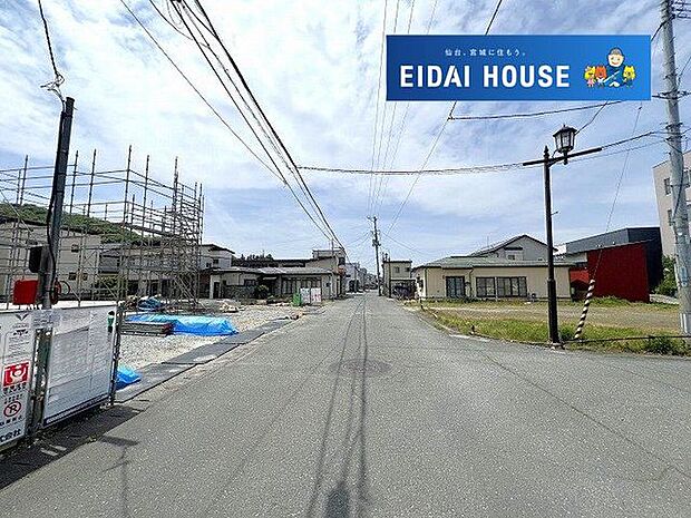 前面道路含む外観
