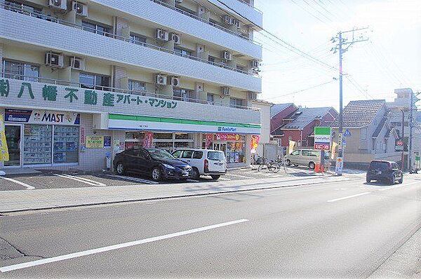 ファミリーマート八幡三丁目店 徒歩17分。 1320m