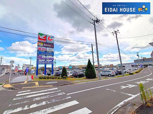 ゼライスタウン 徒歩7分。 530m