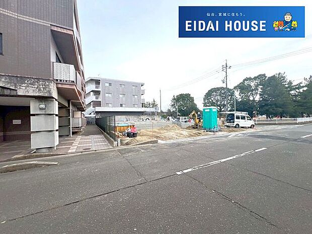 前面道路含む外観