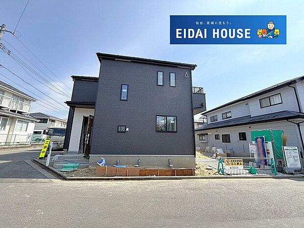 前面道路含む外観