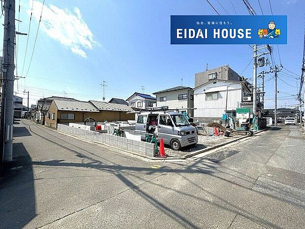 前面道路含む外観