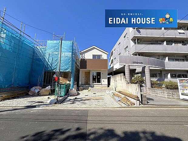 前面道路含む外観