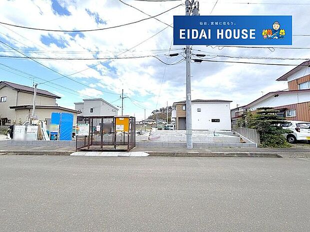 前面道路含む外観