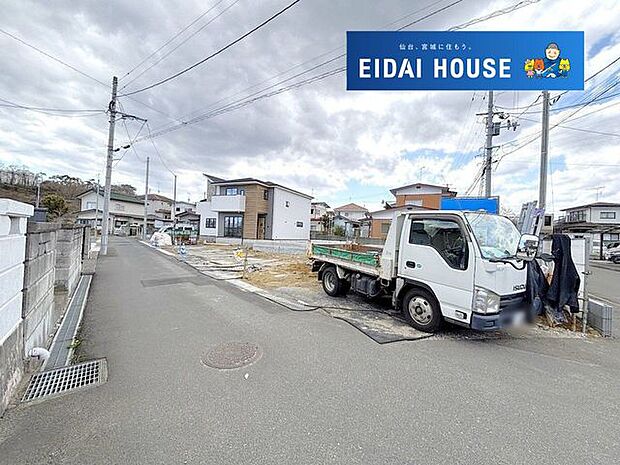 前面道路含む外観