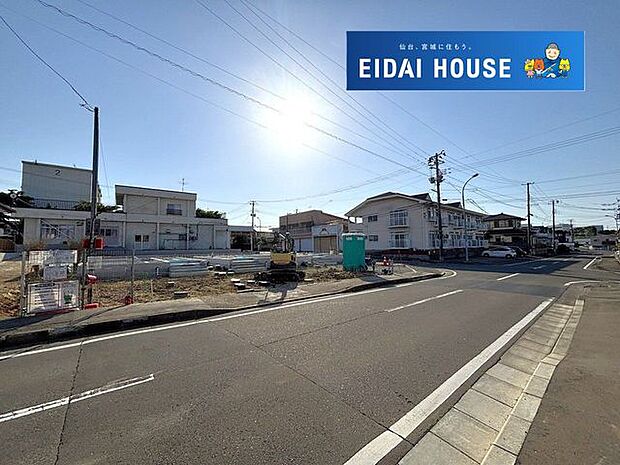 前面道路含む外観