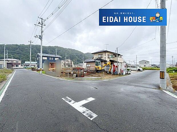 前面道路を含む現地現況外観写真