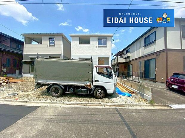 前面道路含む外観