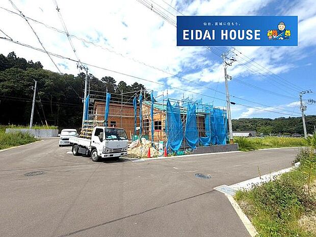 前面道路含む外観