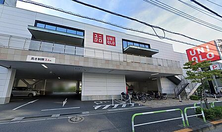 【ユニクロ王子神谷店】 徒歩2分