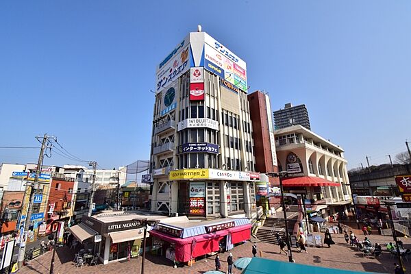 【サンスクエア】王子のトレードマークであるサンスクエア。スーパーからボウリング、ゲームセンター、100円均一ショップ、ゴルフセンターが入っております。