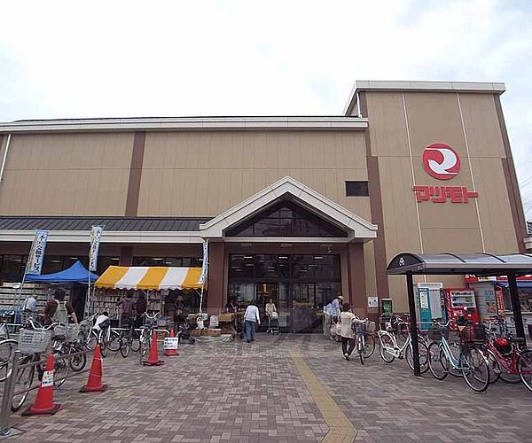 マツモト 新丸太町店まで410m 常盤エリアの大型スーパーです。駐車場も多く確保しております。丸太町通り沿いです。