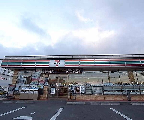 画像25:セブンイレブン京都上桂山田口店まで360m 山田口の交差点にあり、車でも徒歩でも入りやすい