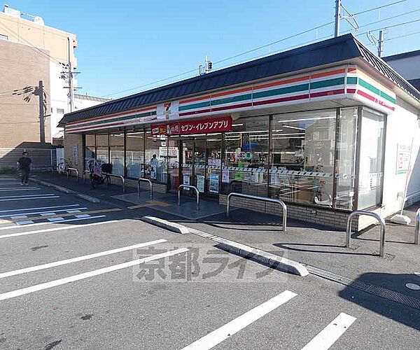 画像13:セブンイレブン　西小路丸太町店まで279m 駐車場が広く、お車でも入りやすい店舗です。