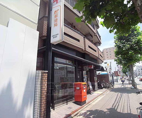 画像30:京都四条乾郵便局まで1m 四条通り沿いの北側にございます