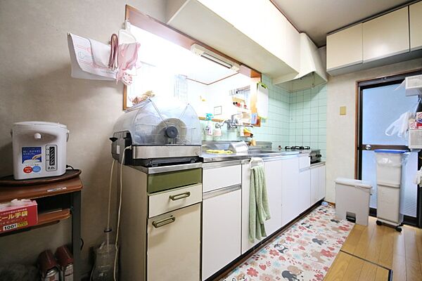 カウンターキッチンで、お料理を作りながら会話が楽しめます♪