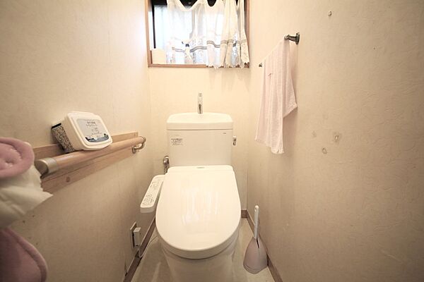 温水洗浄便座付きのトイレで、いつも快適にご利用になれます♪