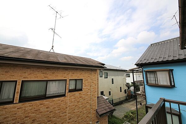 周辺は緑豊かで、閑静な住宅地となっております♪