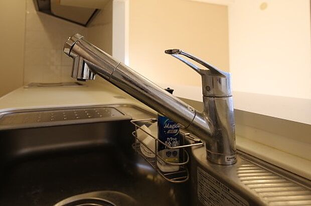 浄水機能付き水栓で、クリーンなお水を飲んで頂けます。
