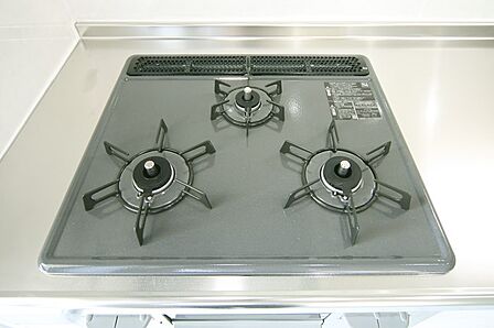 三ツ口コンロの、システムキッチンです。
