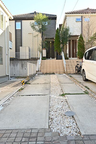 2017年3月築です1　2階建ての大型4ＬＤＫとなっております♪
