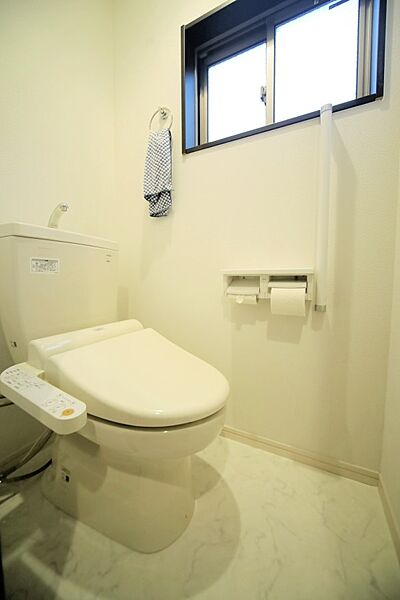 温水洗浄機能付きのトイレで、いつも快適に♪