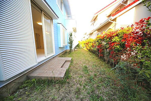 南側には、広々としたお庭がございます♪