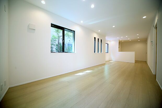 広々18.5帖のLDKは、家族の団欒の間でございます♪