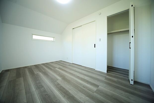 洋室6.7帖です! 全居室フローリングとなっております♪